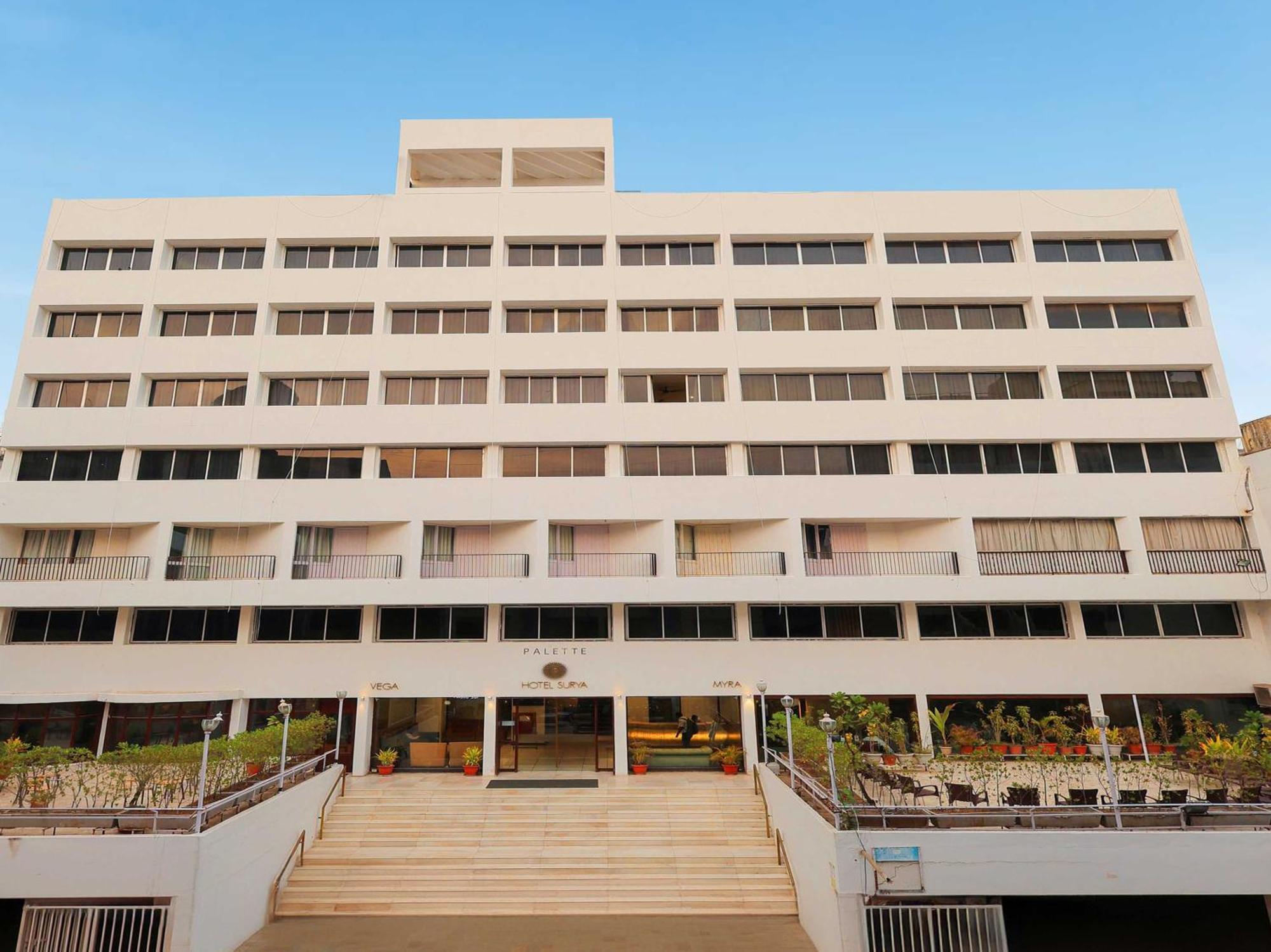 Palette Hotel Surya Vadodara Exterior foto
