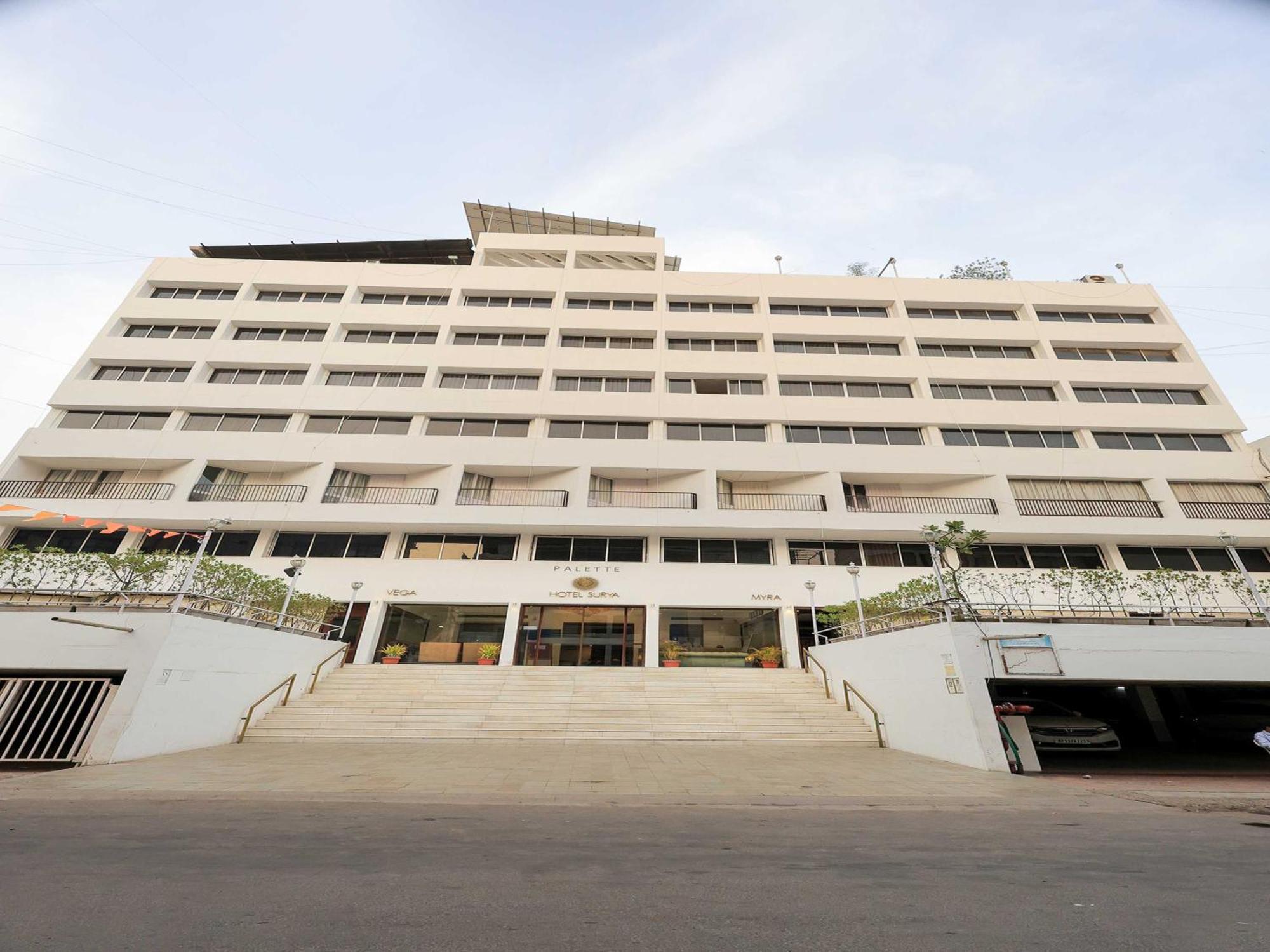 Palette Hotel Surya Vadodara Exterior foto